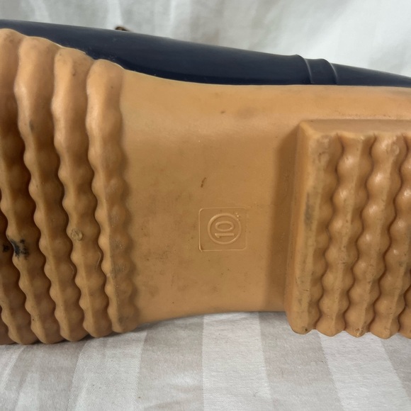 Women's Two-Tone Lace-Up Boots - Picture 14 of 14